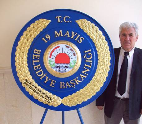BERGAMA BELEDİYESİ KABARTMA ÇELENK 19 MAYIS