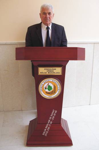 KONUŞMA KÜRSÜSÜ OGM AMBLEMLİ ÇAY RENGİ